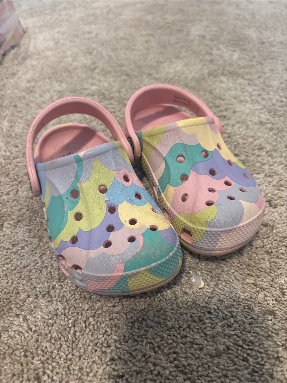 CROCS Kids' Pastel Multicolor Pattern Clogs - Pink Strap